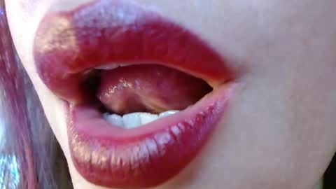 Snapshot of evolethmontenegros chatting on December 18, 2024, 10:30 am Evoleth online show from December 18, 2024, 10:30 am