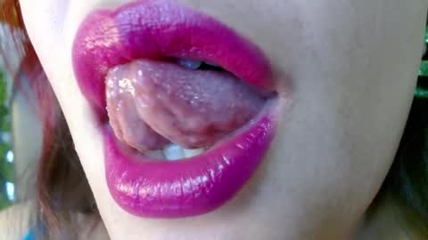 Snapshot of evolethmontenegros chatting on December 22, 2024, 5:23 am Evoleth online show from December 22, 2024, 5:23 am