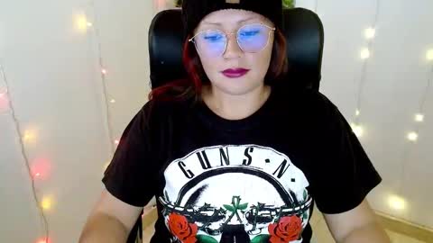 Snapshot of evolethmontenegros chatting on January 15, 2025, 9:51 pm Evoleth online show from January 15, 2025, 9:51 pm