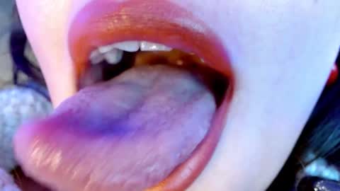 Snapshot of evolethmontenegros chatting on January 17, 2025, 9:17 am Evoleth online show from January 17, 2025, 9:17 am