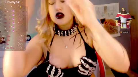 evva_foxxy online show from September 29, 2025, 3:39 pm