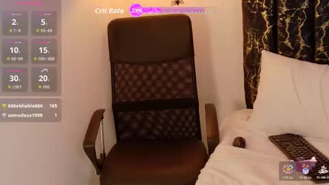 evvaa_moon online show from October 17, 2025, 2:41 pm