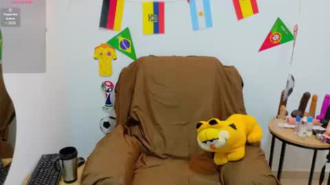 Snapshot of evvaa_moon chatting on June 26, 2026, 12:42 pm evvaa_moon online show from June 26, 2026, 12:42 pm