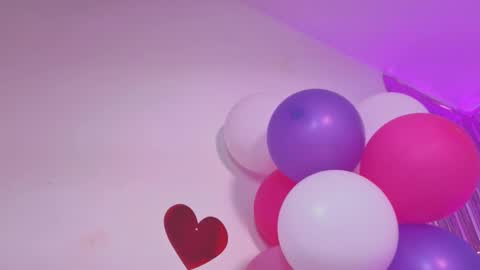 EVY online show from September 19, 2025, 1:29 am