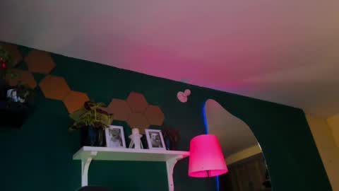 EVY online show from April 16, 2026, 12:11 am