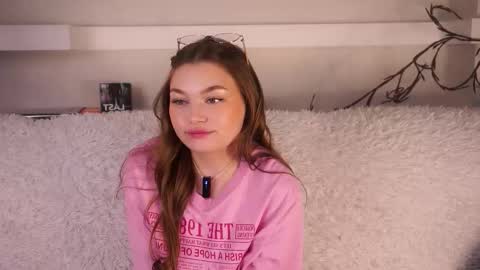 Snapshot of ewavi chatting on October 9, 2025, 1:09 pm Emma online show from October 9, 2025, 1:09 pm