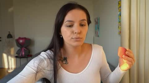 ewelynscott online show from November 10, 2025, 12:15 pm