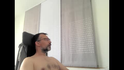 Snapshot of exhibit77 chatting on April 10, 2026, 9:25 am exhibit77 online show from April 10, 2026, 9:25 am