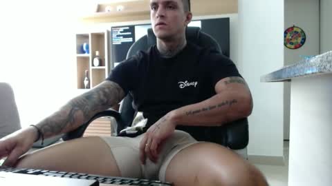 Snapshot of exotic_dude chatting on December 2, 2024, 7:27 pm camilo online show from December 2, 2024, 7:27 pm