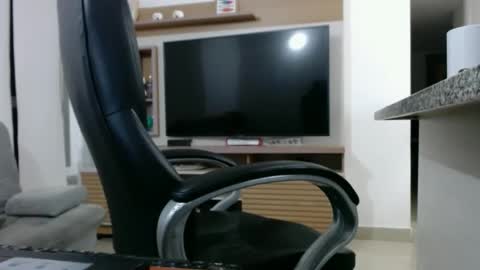 Snapshot of exotic_dude chatting on February 14, 2025, 6:12 am camilo online show from February 14, 2025, 6:12 am