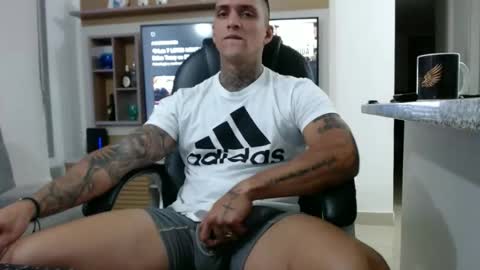 Snapshot of exotic_dude chatting on March 5, 2025, 6:01 am camilo online show from March 5, 2025, 6:01 am