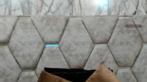 Alison online show from October 18, 2025, 7:25 pm