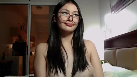 Candy  online show from December 21, 2025, 2:02 pm