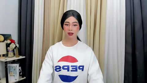 Snapshot of expensive_elise chatting on February 12, 2026, 5:30 pm expensive_elise online show from February 12, 2026, 5:30 pm