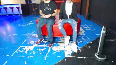 extrangers online show from November 3, 2025, 1:12 pm