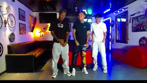 extrangers online show from February 28, 2026, 12:39 pm