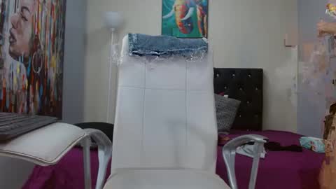 extrella_latina22 online show from December 4, 2024, 12:19 am