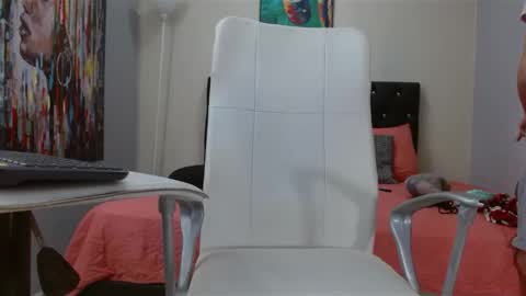 extrella_latina22 online show from December 31, 2024, 1:26 am