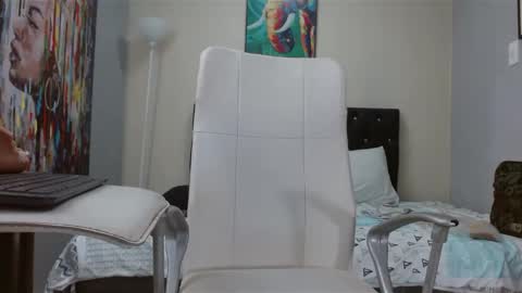 extrella_latina22 online show from December 31, 2024, 10:23 pm