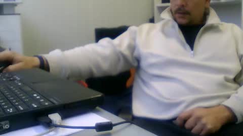 Snapshot of extrex2 chatting on February 22, 2026, 6:57 am derssing online show from February 22, 2026, 6:57 am