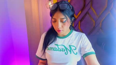 Snapshot of ey_im_simone_ chatting on June 22, 2026, 12:24 pm online show from June 22, 2026, 12:24 pm