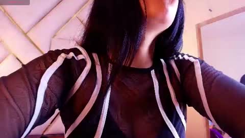 Snapshot of ey_im_simone_ chatting on July 27, 2026, 7:32 pm online show from July 27, 2026, 7:32 pm