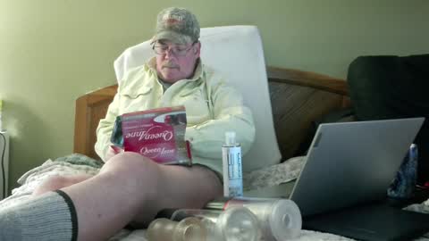 Eyeswideshut63 online show from December 22, 2024, 10:36 pm