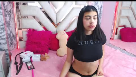 eylin_sofia online show from January 7, 2025, 3:46 am