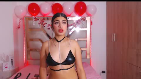 eylin_sofia online show from February 15, 2025, 4:47 am
