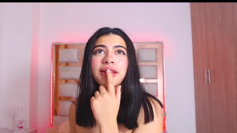 eylin_sofia online show from February 17, 2025, 7:37 am