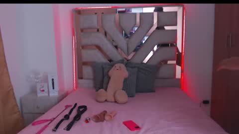 eylin_sofia online show from March 7, 2025, 4:02 am