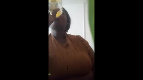 eyshaexotii online show from December 14, 2025, 4:45 pm