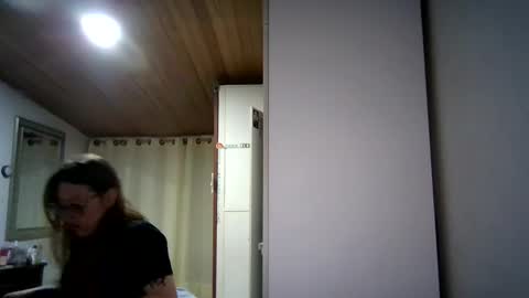 Snapshot of ezlngirl chatting on April 27, 2026, 4:21 am Aimee online show from April 27, 2026, 4:21 am