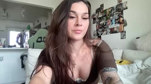 Snapshot of ezuswalks chatting on September 15, 2025, 8:20 pm Emily online show from September 15, 2025, 8:20 pm