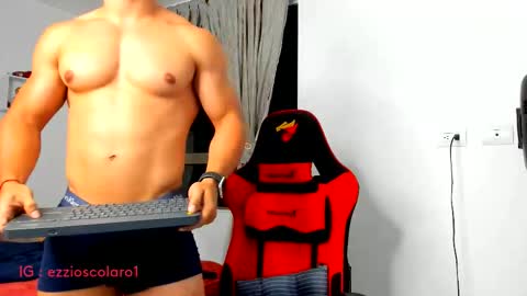 Ezzio Scolaro online show from November 23, 2025, 1:05 am