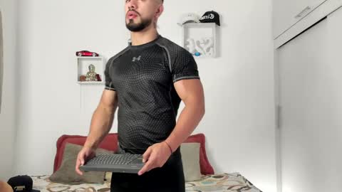 Ezzio Scolaro online show from April 14, 2026, 11:33 pm