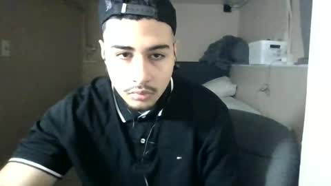 ezzteban935 online show from May 30, 2026, 11:57 pm