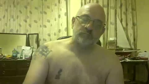 Snapshot of f1zzeek chatting on May 17, 2026, 10:28 pm f1zzeek online show from May 17, 2026, 10:28 pm