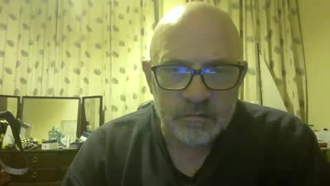 Snapshot of f1zzeek chatting on May 18, 2026, 10:37 pm f1zzeek online show from May 18, 2026, 10:37 pm