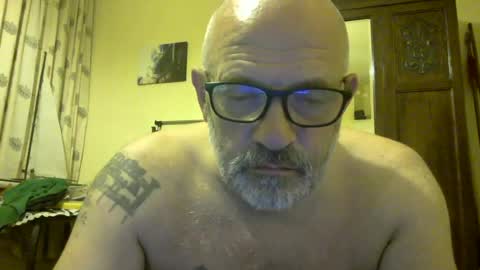 Snapshot of f1zzeek chatting on August 4, 2026, 10:45 pm f1zzeek online show from August 4, 2026, 10:45 pm
