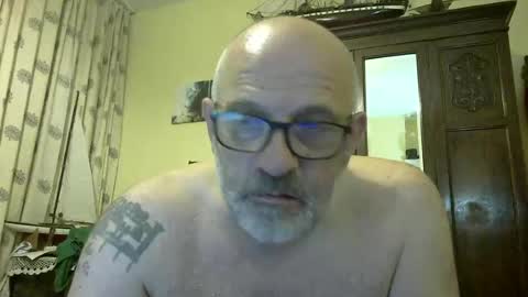 Snapshot of f1zzeek chatting on August 8, 2026, 9:28 pm f1zzeek online show from August 8, 2026, 9:28 pm