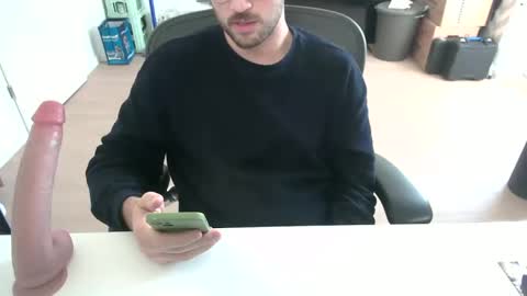 Call me bitch online show from December 4, 2025, 1:09 pm