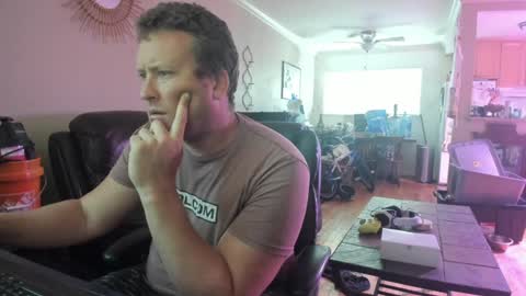 Snapshot of facedaddy chatting on December 18, 2024, 3:00 pm Hungwun online show from December 18, 2024, 3:00 pm