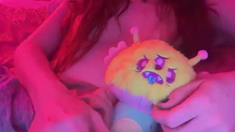 Faewildz online show from September 17, 2025, 6:48 am