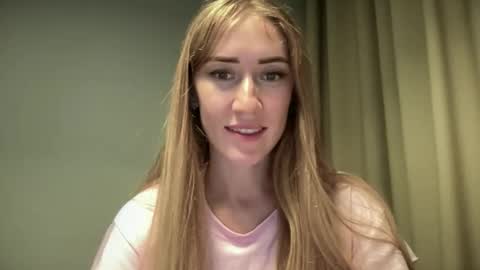 fairy_face online show from September 14, 2025, 8:08 pm