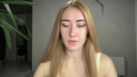 fairy_face online show from September 20, 2025, 6:42 pm