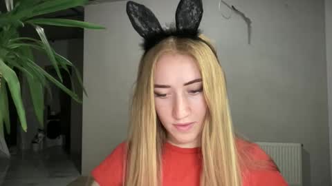 fairy_face online show from September 22, 2025, 7:49 pm