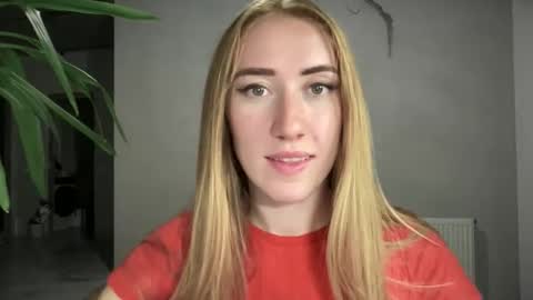fairy_face online show from September 23, 2025, 7:39 pm