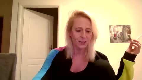 Snapshot of fairy_nightmare chatting on November 12, 2025, 5:57 pm Fairy NightMary online show from November 12, 2025, 5:57 pm