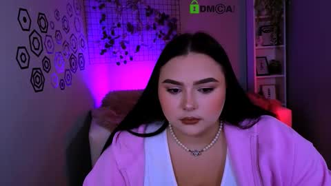 Viola online show from November 3, 2025, 10:27 am